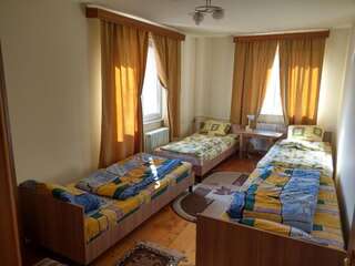 Хостелы Lary Hostel Сучава Кровать в общем номере с 4 кроватями-4