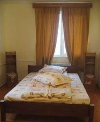 Хостелы Lary Hostel Сучава Двухместный номер с 1 кроватью и собственной ванной комнатой-14